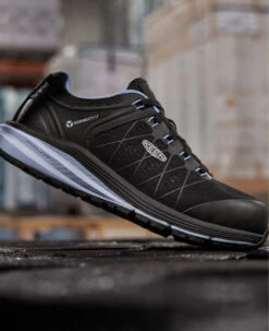 Keen Women's Vista Energy (Carbon-Fiber Toe) | Hydrangea/Black 15 Keen Women's Vista Energy (Carbon-Fiber Toe) | Hydrangea/Black -Keen Store 1024594 PDP RightImage