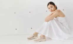 Keen Women's UNEEK Astoria Sandal X SNIDEL | Birch/Plaza Taupe 19 Keen Women's UNEEK Astoria Sandal X SNIDEL | Birch/Plaza Taupe -Keen Store KEEN W UNEEKAstoriaxSNIDEL Lifestyle PDP Doublewide