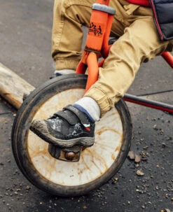 Keen Big Kids' Speed Hound | Black/Camo -Keen Store KidsSpeedHoundPDPLifestyle3Kids1026194