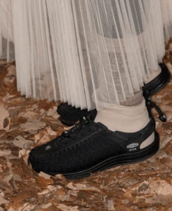 Keen Women's UNEEK High Top X HYKE | HYKE Black 19 Keen Women's UNEEK High Top X HYKE | HYKE Black -Keen Store Lifestyle3Womens 1027975