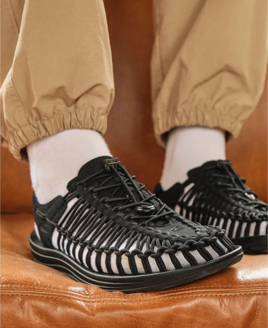 Keen Men's UNEEK | Tortoise Shell/Red Carpet 8 Keen Men's UNEEK | Tortoise Shell/Red Carpet - Image 6