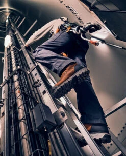 Keen Men's Camden 6" Waterproof Boot (Carbon-Fiber Toe) | Leather Brown/Black -Keen Store SDD 1014 Camden 1027670 Left Image b58a6985 475f 48d0 a9e8 99f9ebce6ad6