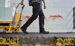 Keen Men's Vista Energy (Carbon-Fiber Toe) | Magnet/Green Glow -Keen Store SDD 554 VistaEnergy 1026886 Top Image