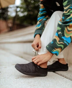 Keen Women's Howser III Slide | Light Gray Wool/Vapor -Keen Store WHowserIIISlideLifestylePDPLeft b9f1873c cb97 437f aafb 80ff8b5af899