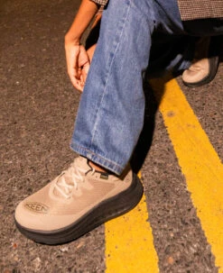 Keen Women's WK400 Waterproof Walking Shoe | Timberwolf/Black -Keen Store WK400 lifestyle WP Womens 2